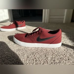Maroon Nike SB